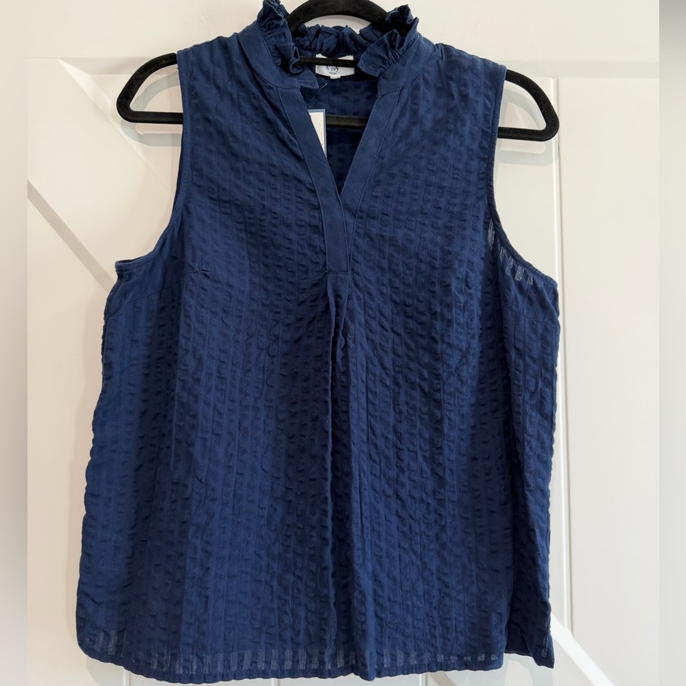 🆕 Crown and Ivy Elegant Navy Textured Sleeveless Blouse 💯 % Cotton